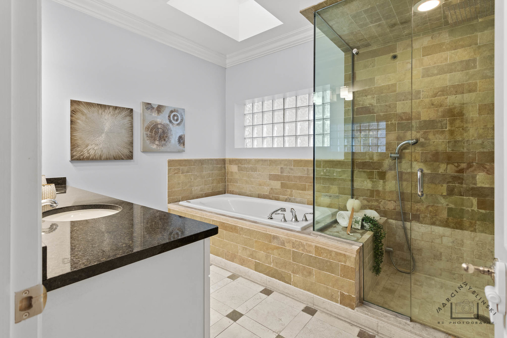 Chicago, Illinois, 60657, United States, 5 Bedrooms Bedrooms, ,4 BathroomsBathrooms,Residential,For Sale,1974505