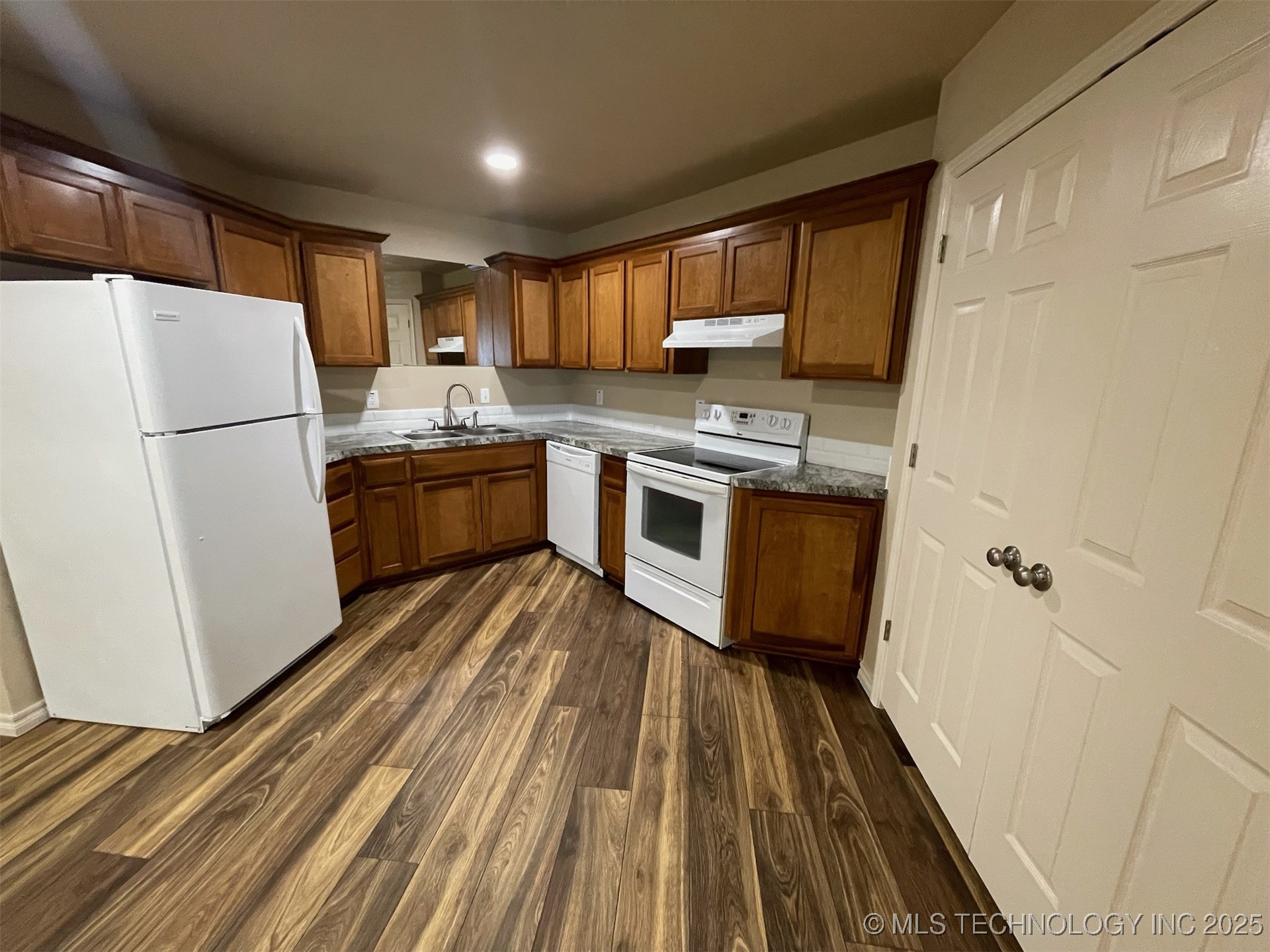 Tahlequah, Oklahoma, 74464, United States, 6 Bedrooms Bedrooms, ,8 BathroomsBathrooms,Residential,For Sale,1932775