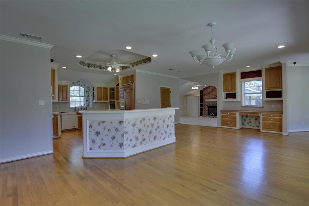 Arlington, Texas, 76015, United States, 4 Bedrooms Bedrooms, ,3 BathroomsBathrooms,Residential,For Sale,1984370