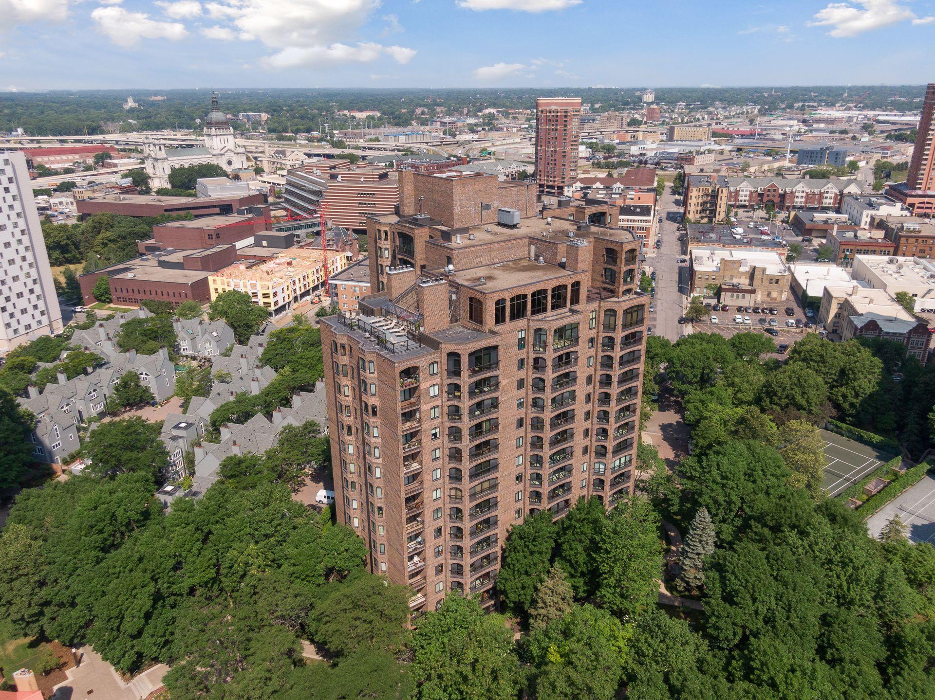 Minneapolis, Minnesota, 55403, United States, 2 Bedrooms Bedrooms, ,1 BathroomBathrooms,Residential,For Sale,1794027
