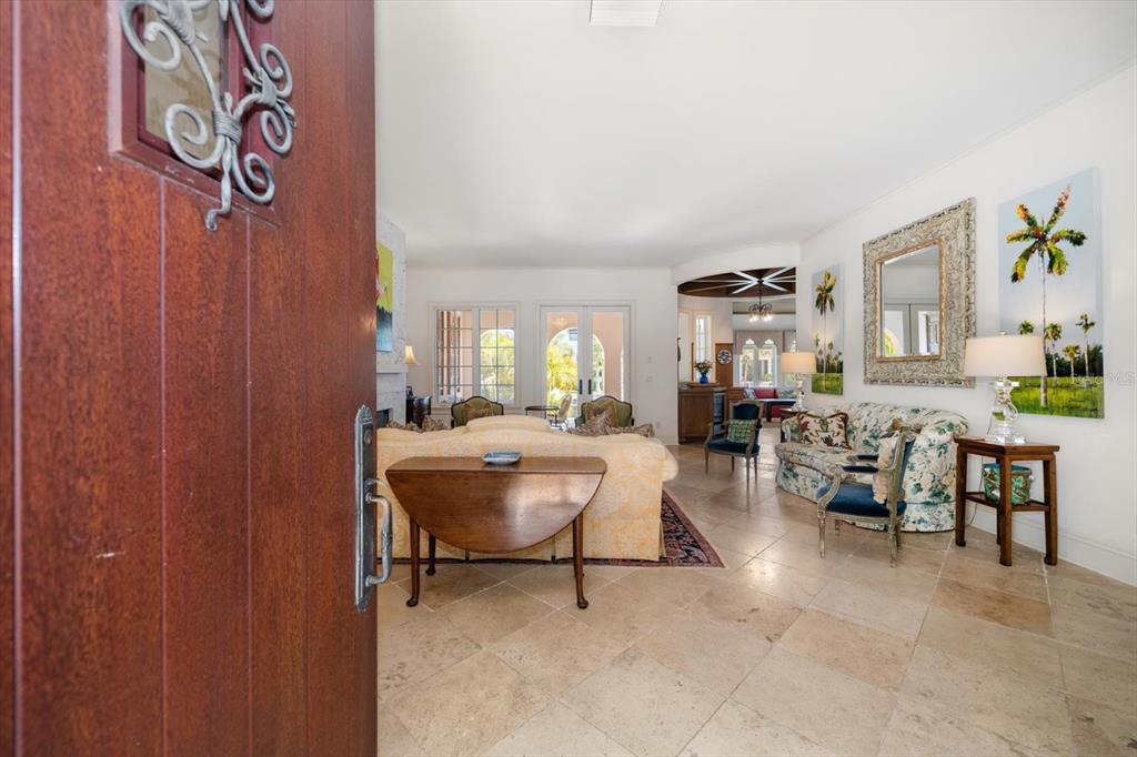 Tampa, Florida, 33606, United States, 5 Bedrooms Bedrooms, ,4 BathroomsBathrooms,Residential,For Sale,1827015