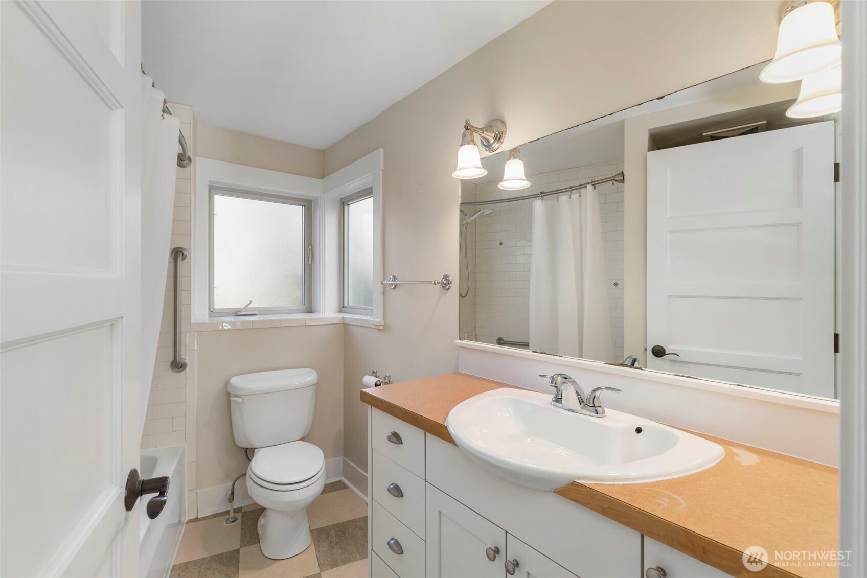 Port Townsend, Washington, 98368, United States, 2 Bedrooms Bedrooms, ,1 BathroomBathrooms,Residential,For Sale,1989470