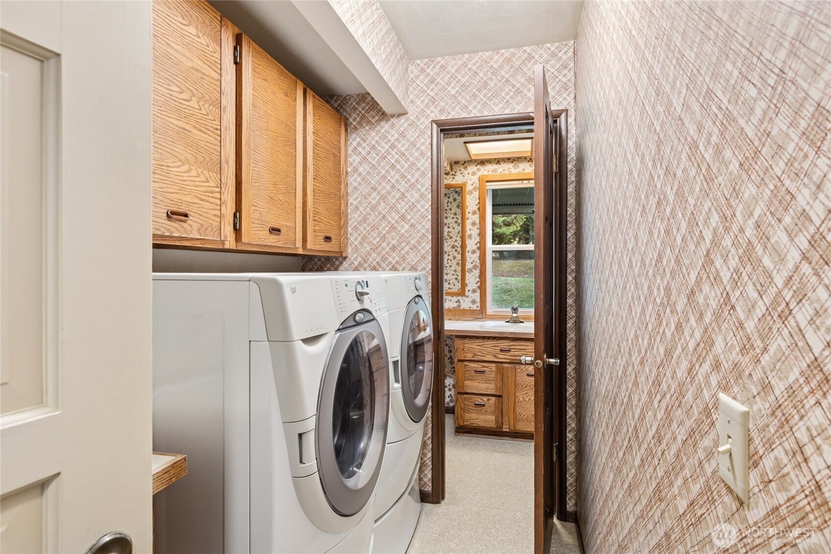 Olympia, Washington, 98502, United States, 4 Bedrooms Bedrooms, ,2 BathroomsBathrooms,Residential,For Sale,1988931