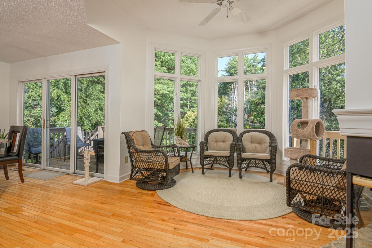 Hendersonville, North Carolina, 28739, United States, 3 Bedrooms Bedrooms, ,2 BathroomsBathrooms,Residential,For Sale,1974485