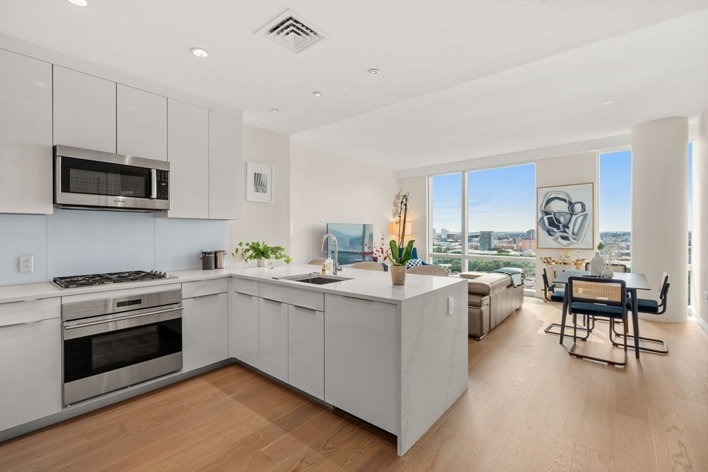 Boston, Massachusetts, 02215, United States, 2 Bedrooms Bedrooms, ,2 BathroomsBathrooms,Residential,For Sale,1941933