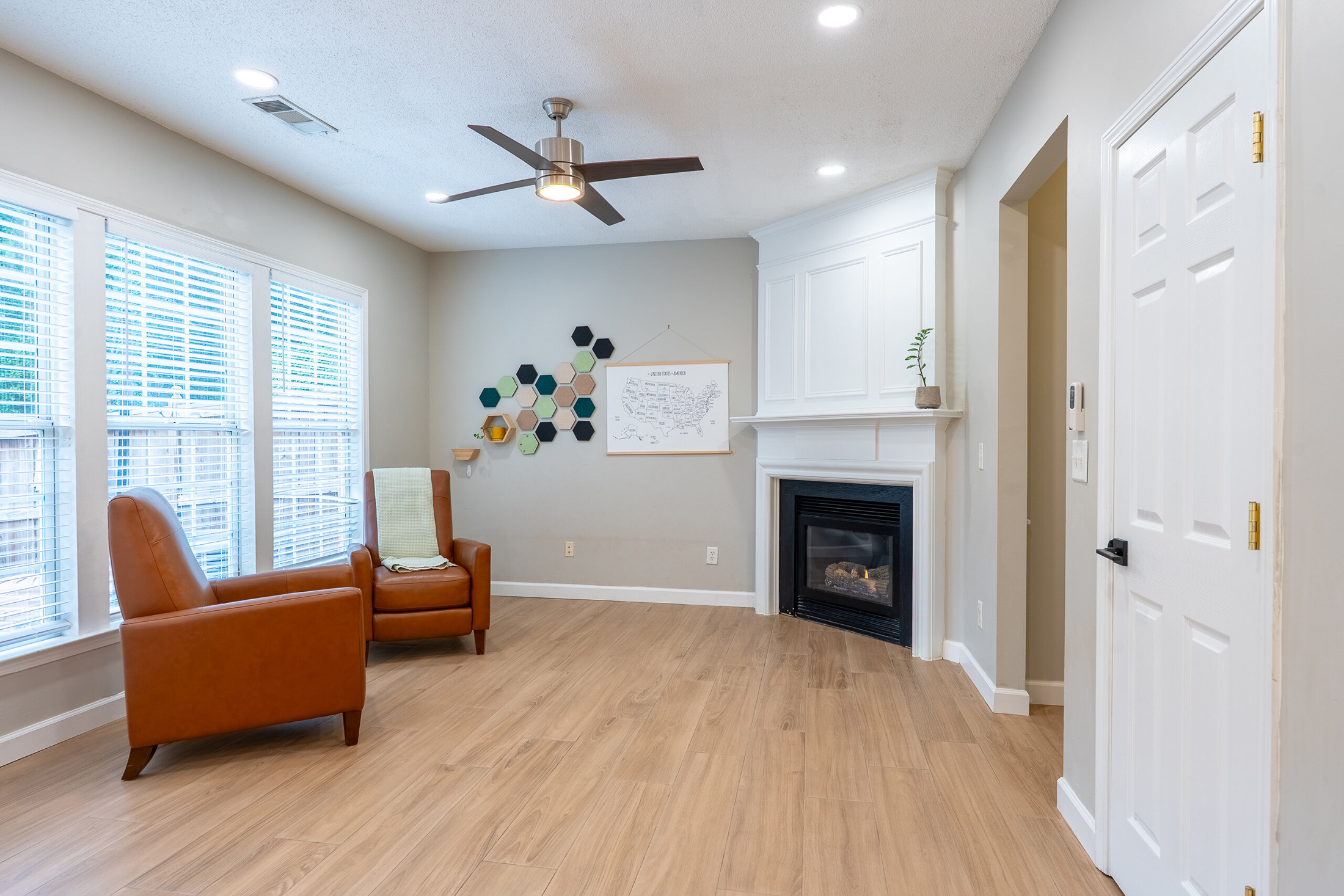  Beautifully Updated Townhome in Desirable Windward/Deerfield Area of Alpharetta - 物件實景