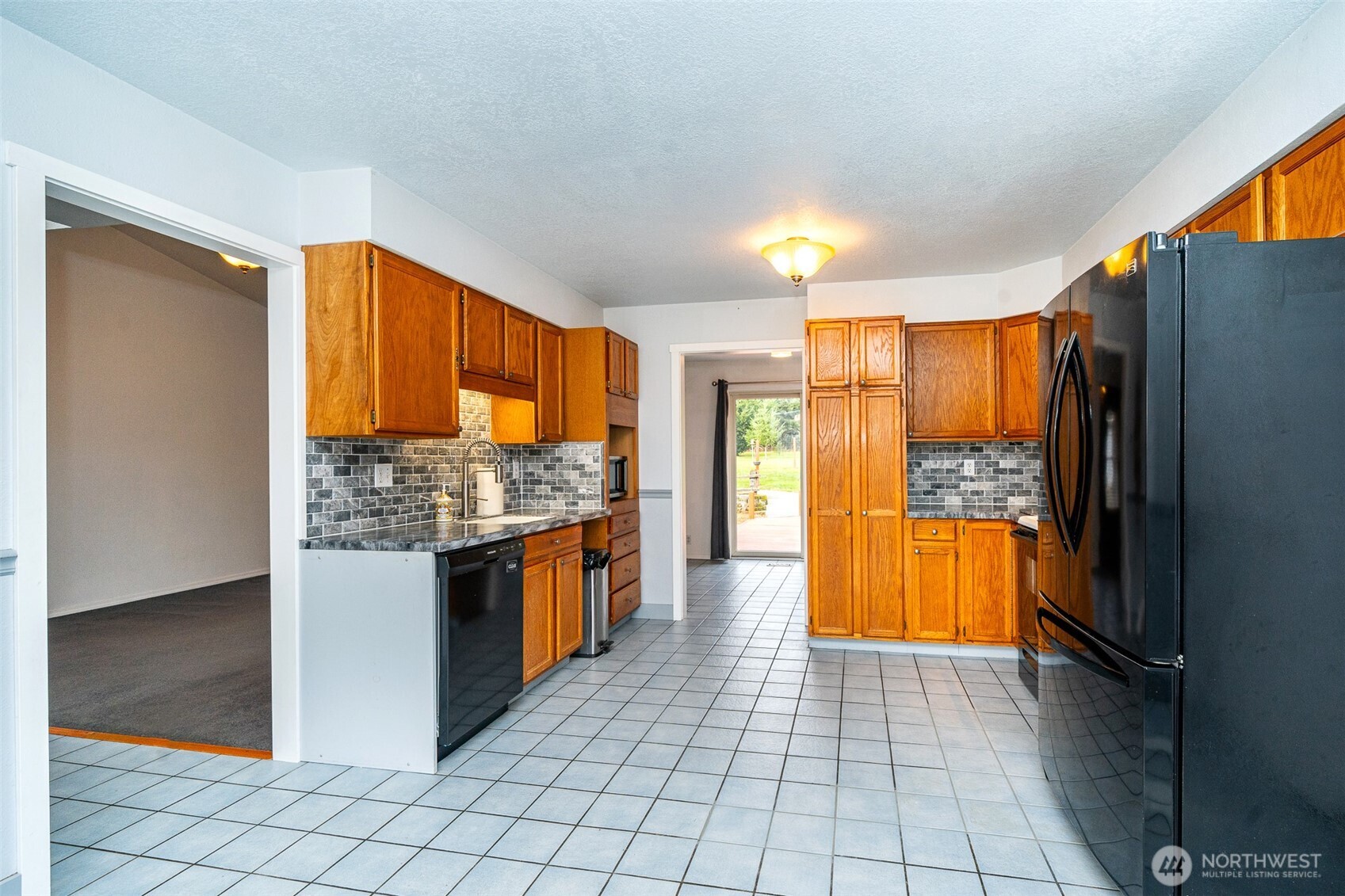 Winlock, Washington, 98596, United States, 3 Bedrooms Bedrooms, ,2 BathroomsBathrooms,Residential,For Sale,2015352