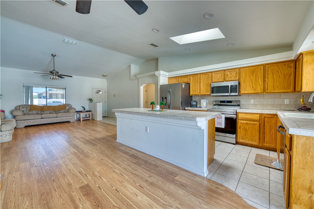 Lake Havasu, Arizona, 86403, United States, 3 Bedrooms Bedrooms, ,1 BathroomBathrooms,Residential,For Sale,1901749