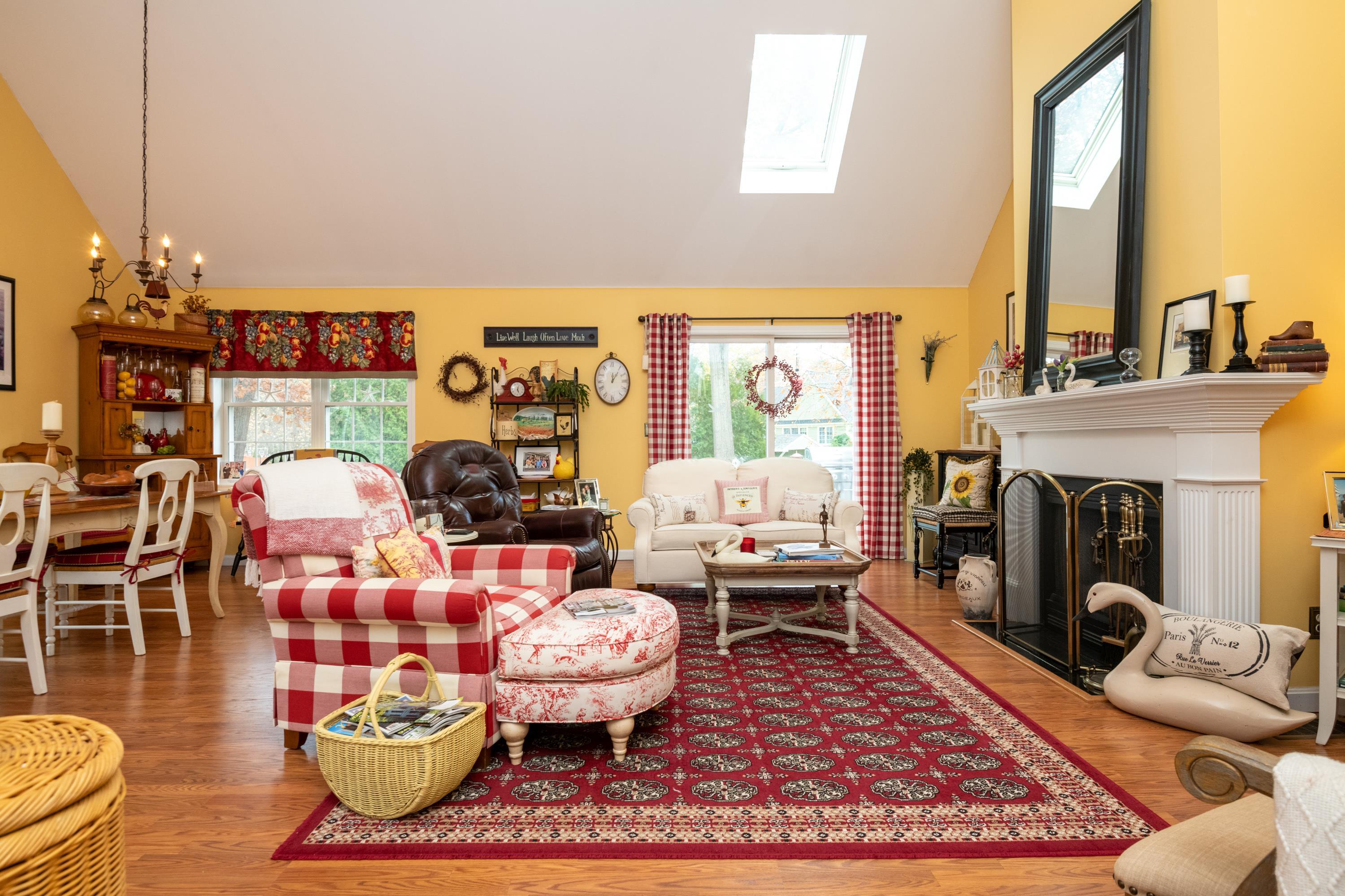 Seabrook, New Hampshire, 03874, United States, 3 Bedrooms Bedrooms, ,2 BathroomsBathrooms,Residential,For Sale,1989185