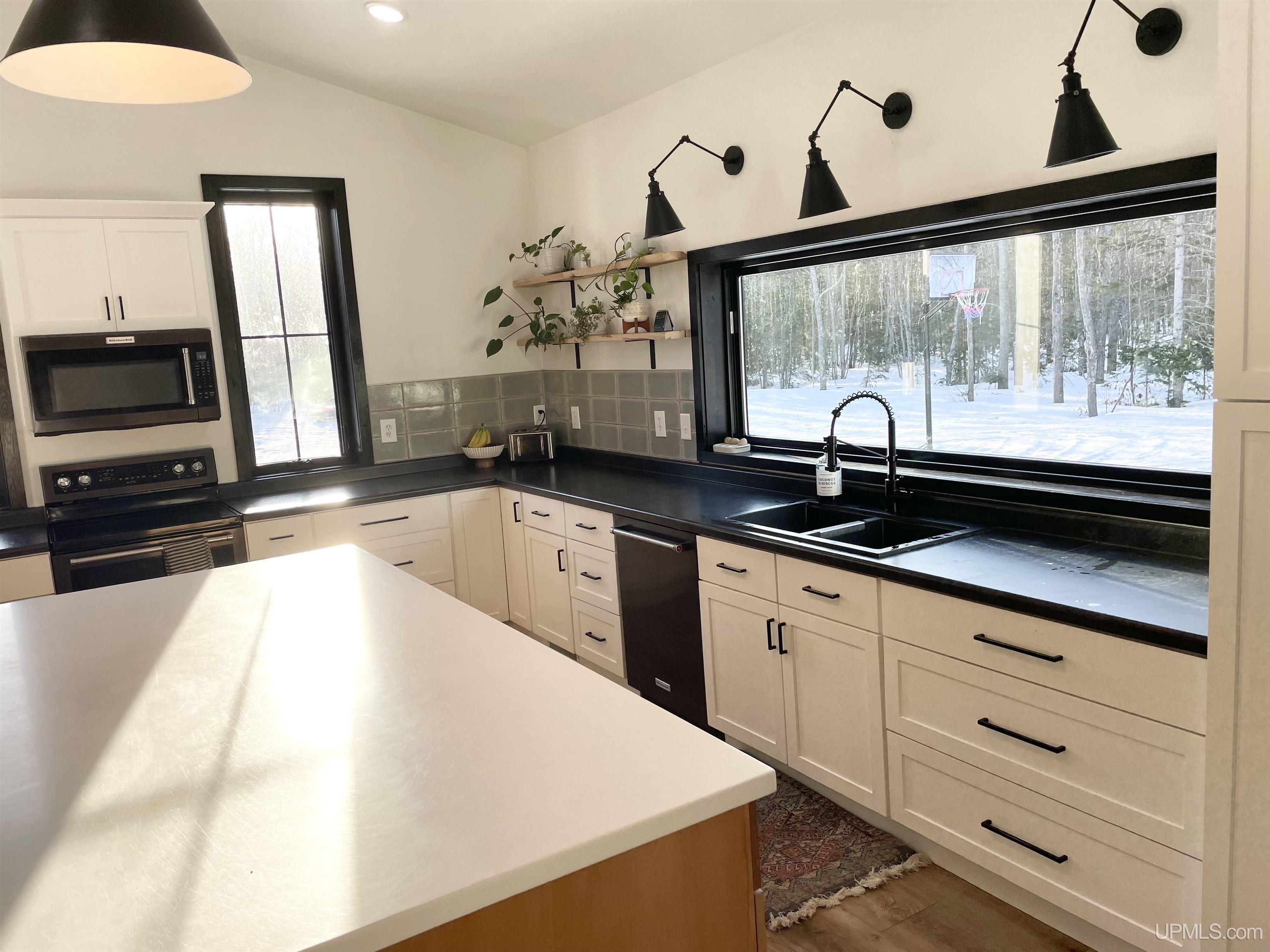 Hancock, Michigan, 49930, United States, 5 Bedrooms Bedrooms, ,3 BathroomsBathrooms,Residential,For Sale,1920535