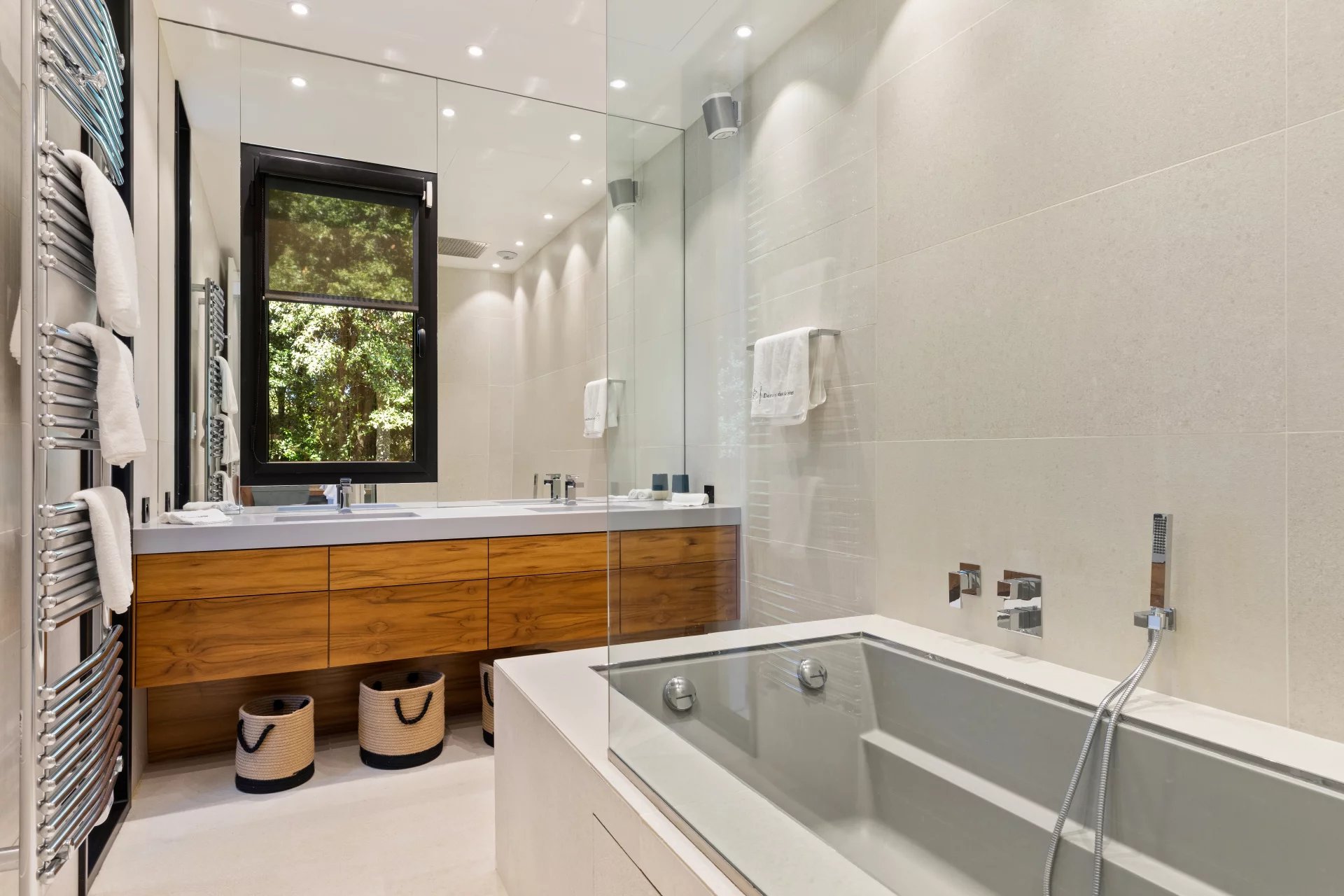 Antibes, Provence-Alpes-Côte d’Azur, 06600, FR, 8 Bedrooms Bedrooms, ,18 BathroomsBathrooms,Residential,For Sale,1728439