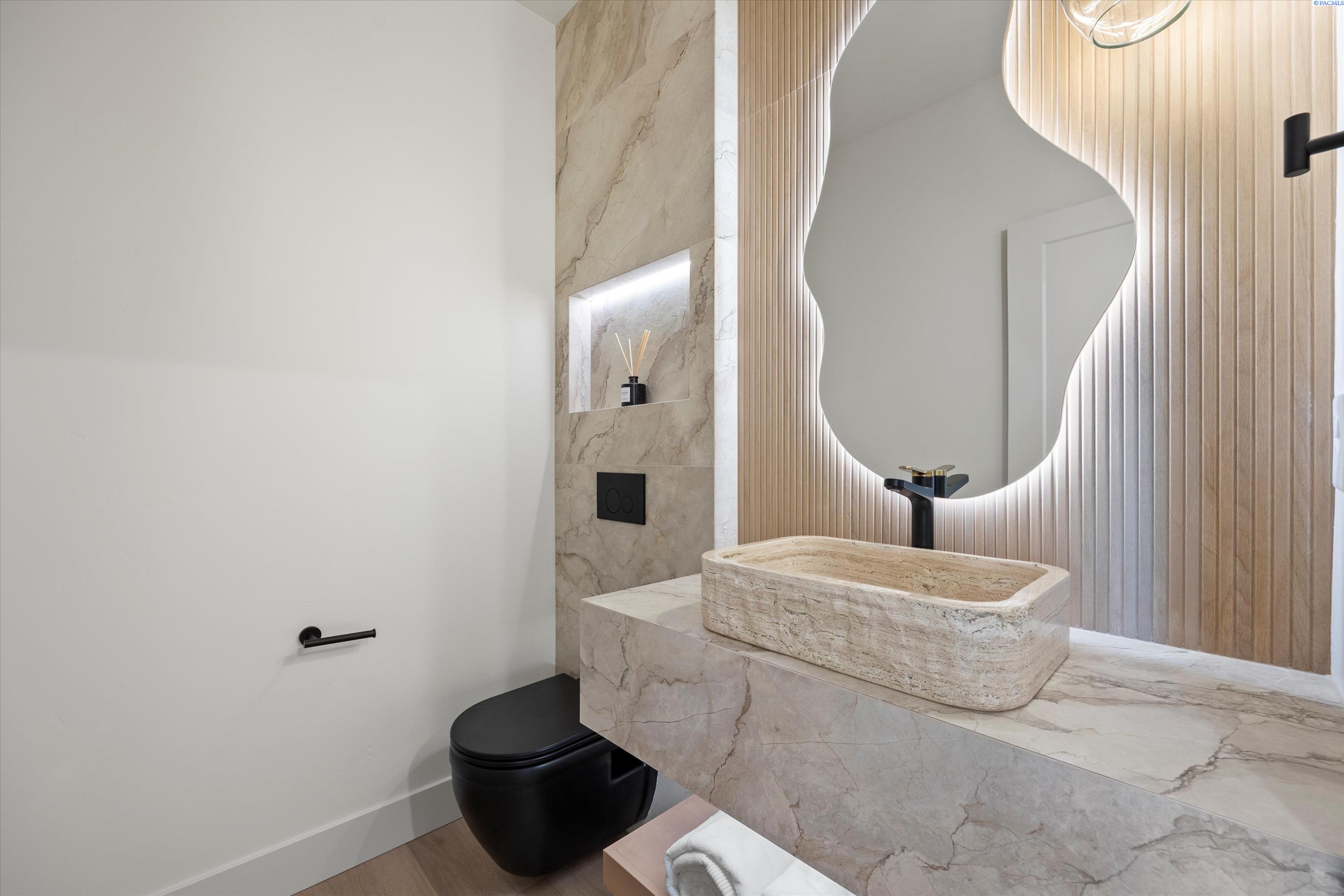 Kennewick, Washington, 99338, United States, 4 Bedrooms Bedrooms, ,4 BathroomsBathrooms,Residential,For Sale,1993366