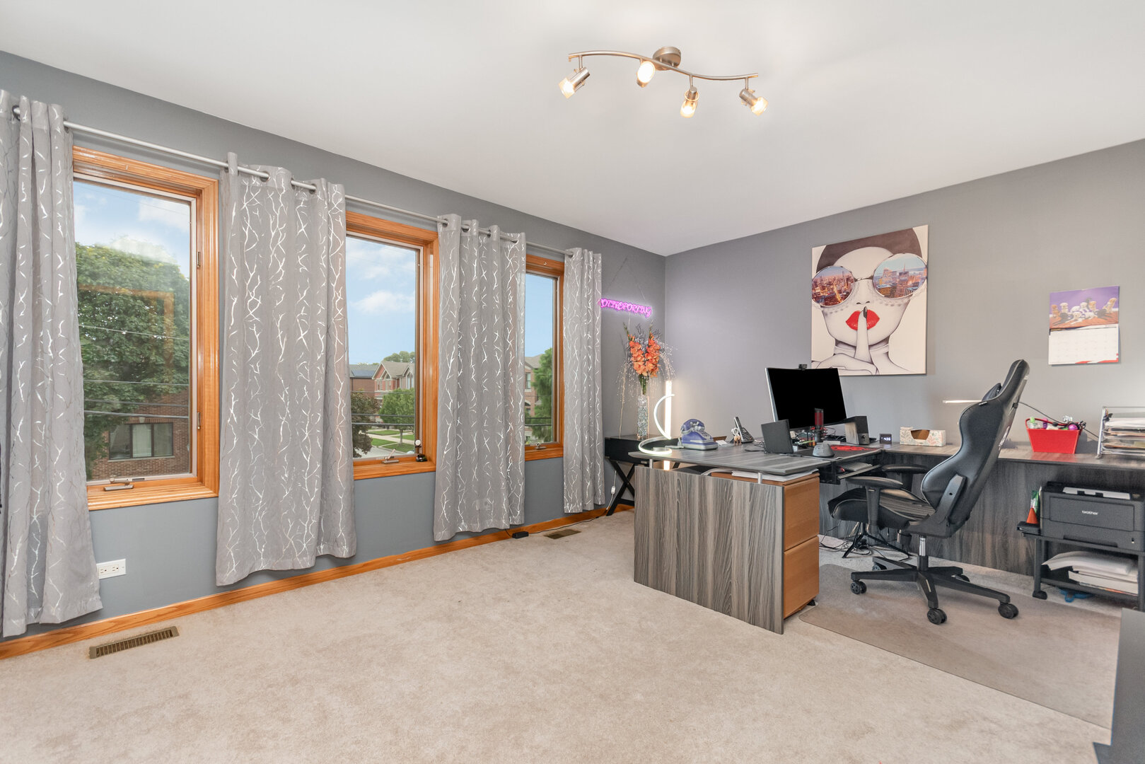 Chicago, Illinois, 60609, United States, 3 Bedrooms Bedrooms, ,3 BathroomsBathrooms,Residential,For Sale,1941639