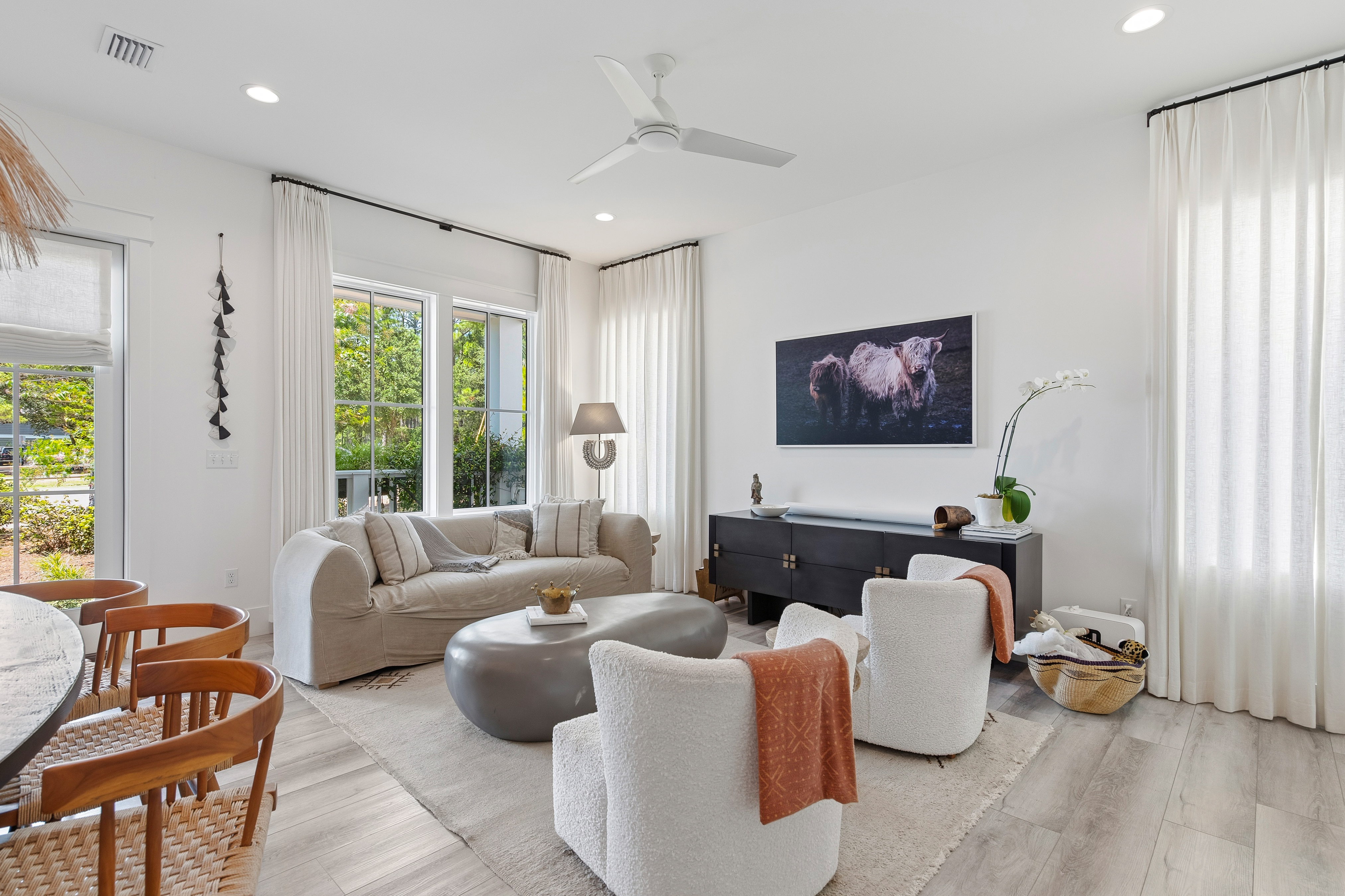  Turnkey Coastal Luxury Across From Eastern Lake And Steps To The Gulf - 物件實景