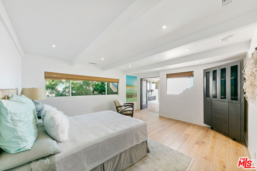 Malibu, California, 90265, United States, 3 Bedrooms Bedrooms, ,4 BathroomsBathrooms,Residential,For Sale,1807694