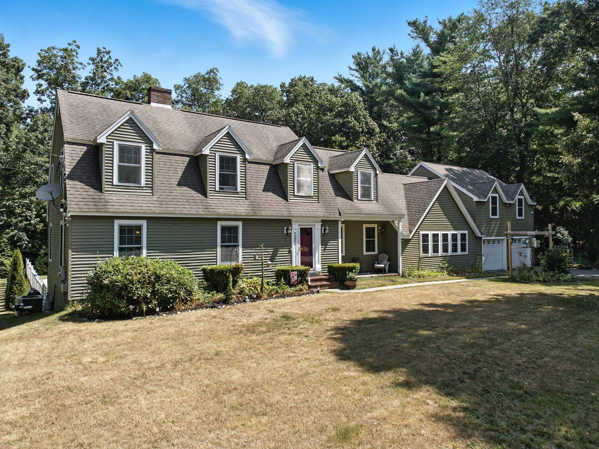 Plaistow, New Hampshire, 03865, United States, 4 Bedrooms Bedrooms, ,3 BathroomsBathrooms,Residential,For Sale,1987491