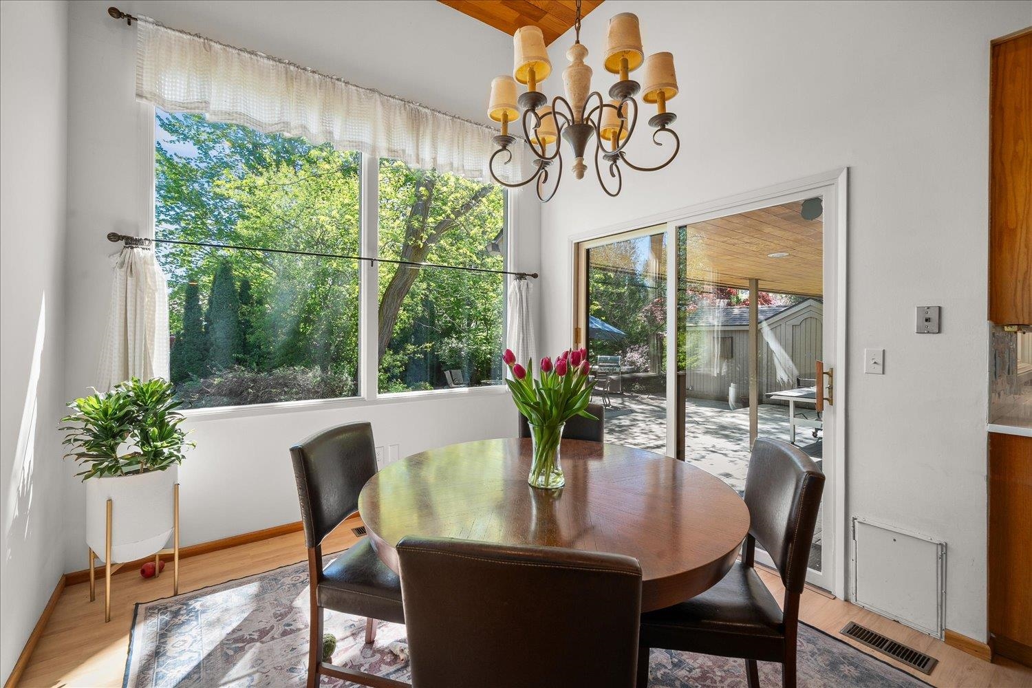 Spokane, Washington, 99203, United States, 5 Bedrooms Bedrooms, ,4 BathroomsBathrooms,Residential,For Sale,2048558