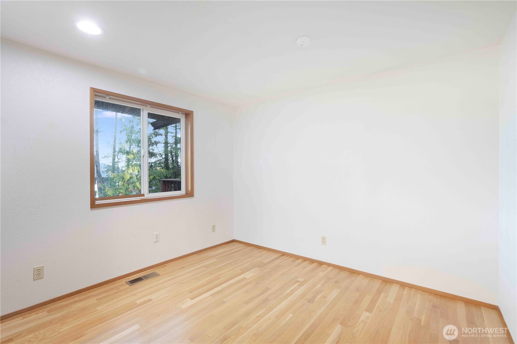 Silverdale, Washington, 98383, United States, 3 Bedrooms Bedrooms, ,2 BathroomsBathrooms,Residential,For Sale,1939245