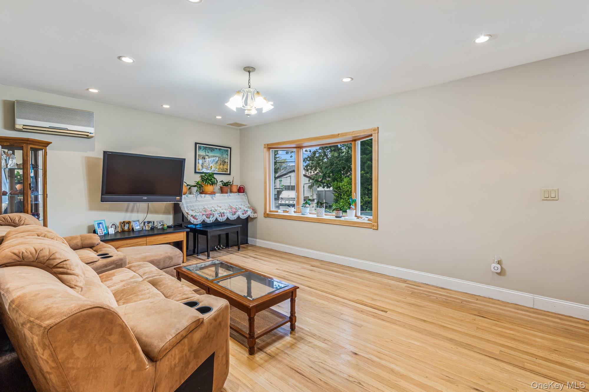  27-22 Bayside Lane, Flushing, NY, 11358 - 物件實景