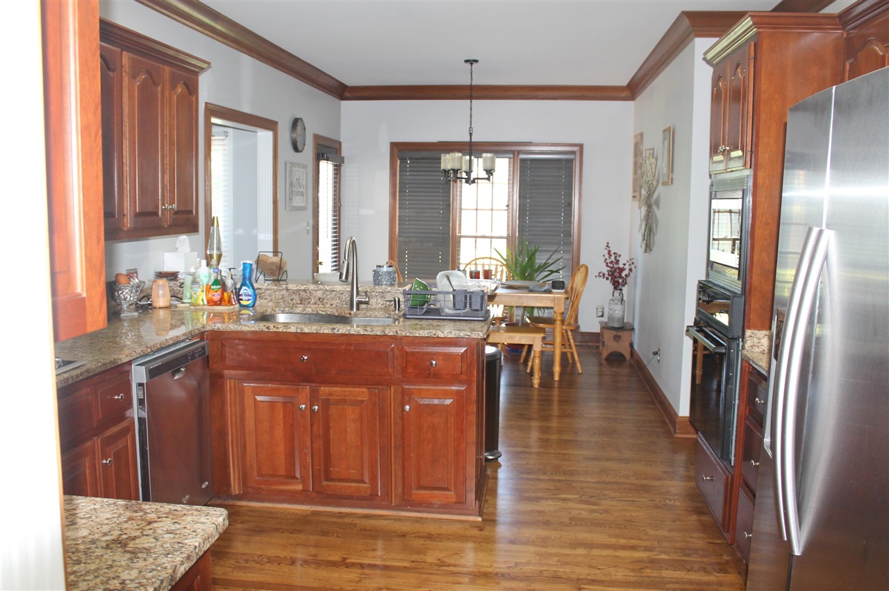 Bowling Green, Kentucky, 42104, United States, 5 Bedrooms Bedrooms, ,3 BathroomsBathrooms,Residential,For Sale,1827848