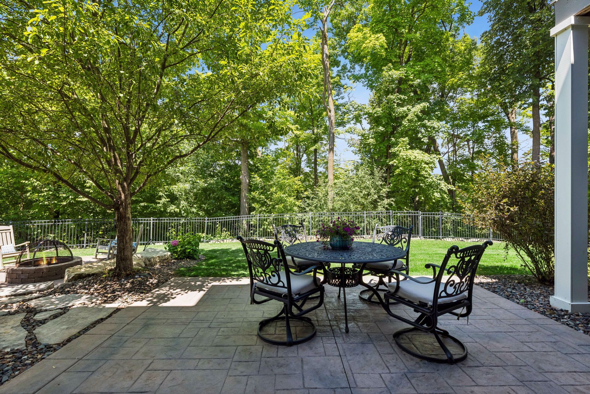  Luxury Living in Prestigious Woodland Hill Preserve - 物件實景