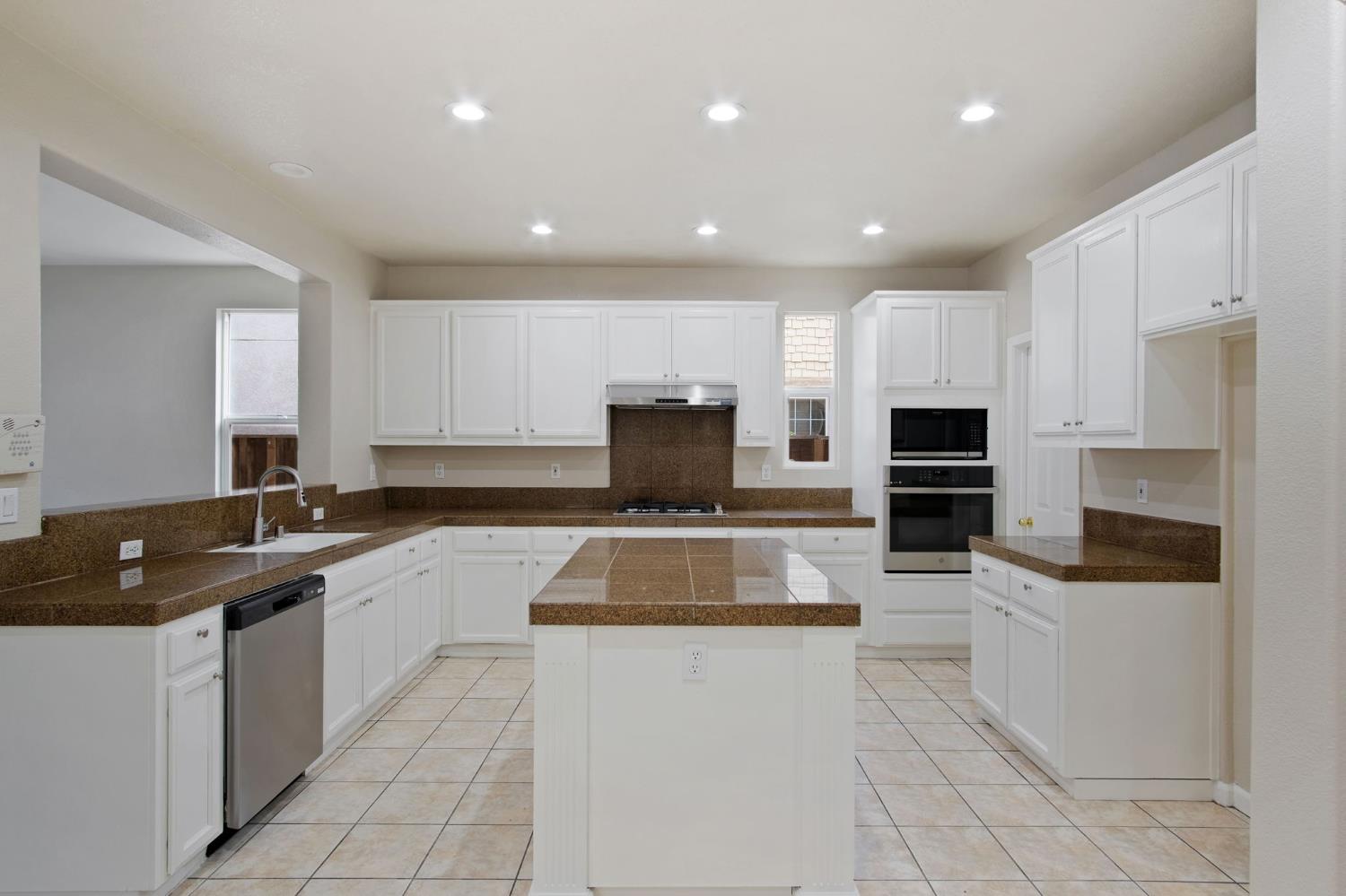 Tracy, California, 95377, United States, 4 Bedrooms Bedrooms, ,3 BathroomsBathrooms,Residential,For Sale,1996130