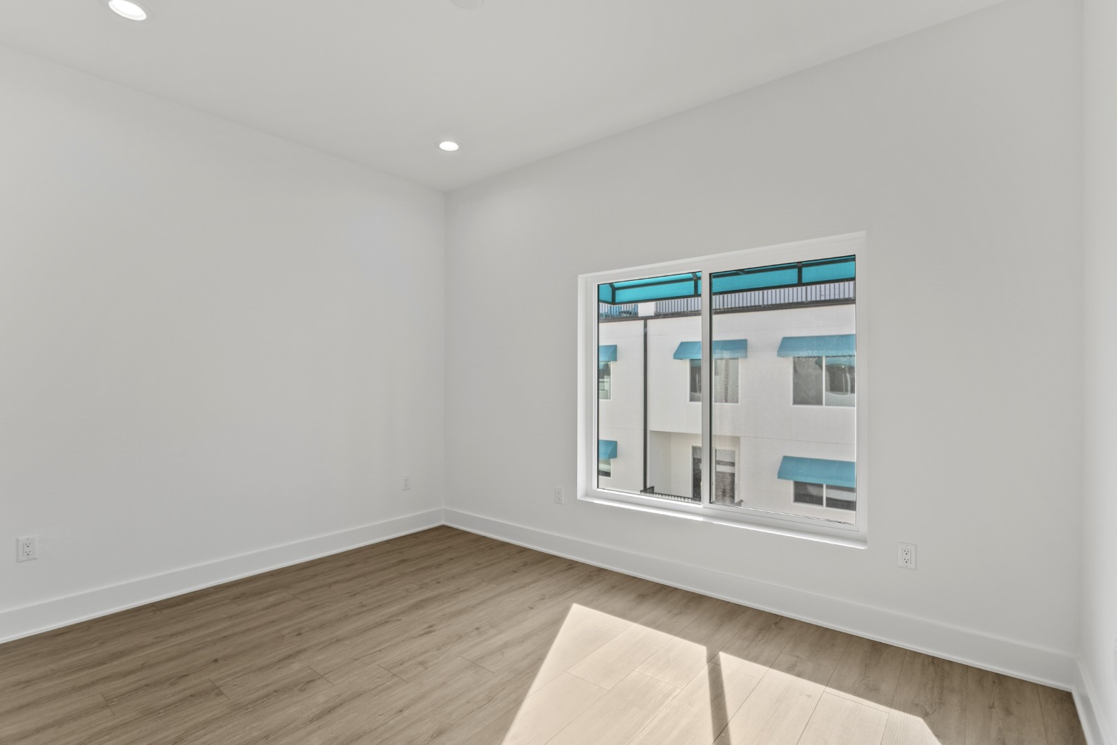 Madeira Beach, Florida, 33708, United States, 5 Bedrooms Bedrooms, ,4 BathroomsBathrooms,Residential,For Sale,1810583
