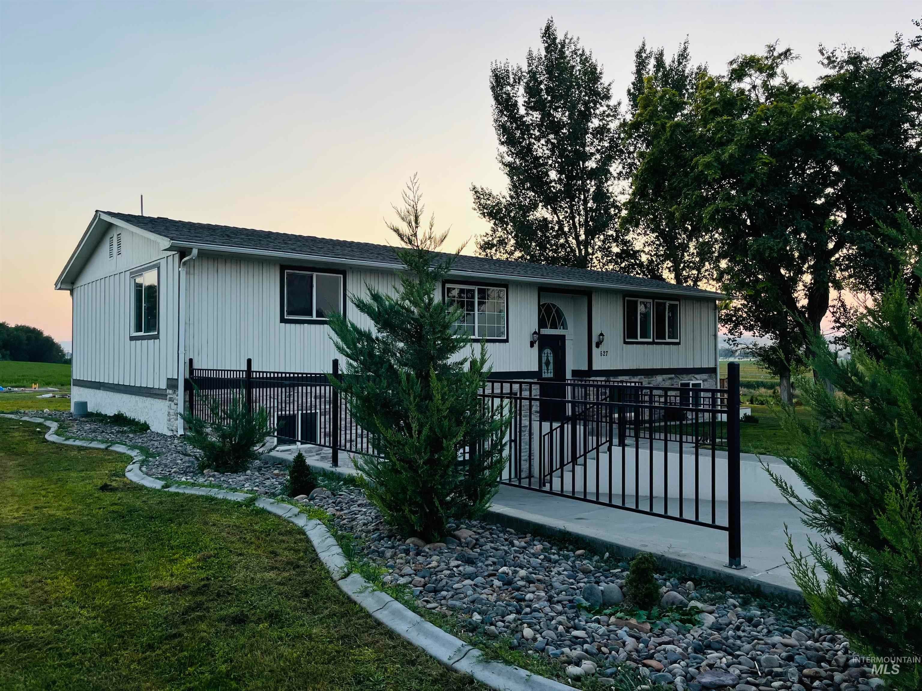 Ontario, Oregon, 97914, United States, 3 Bedrooms Bedrooms, ,3 BathroomsBathrooms,Residential,For Sale,1939270