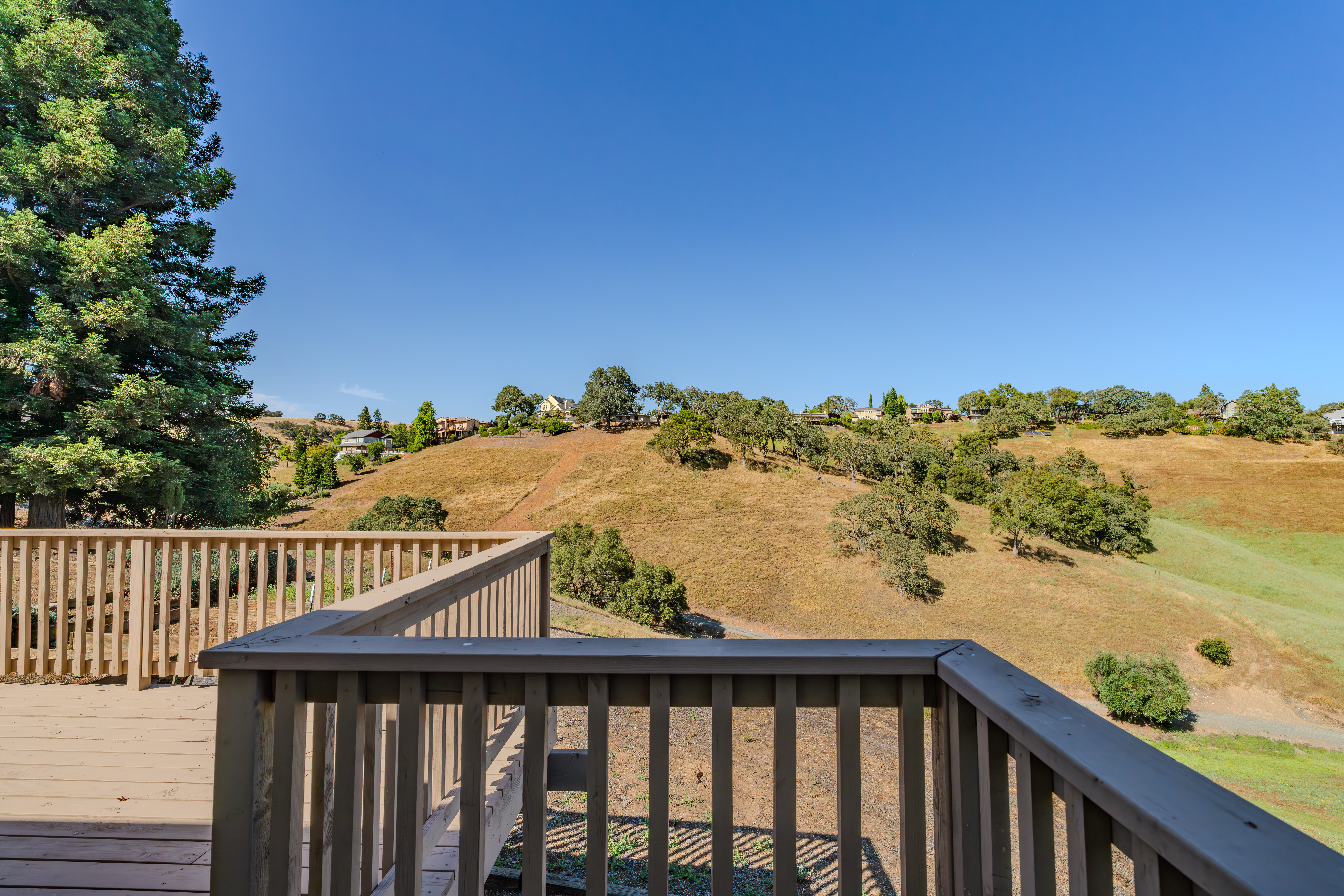  Spacious Sutter Creek Home with Hillside Views and Endless Potential - 物件實景