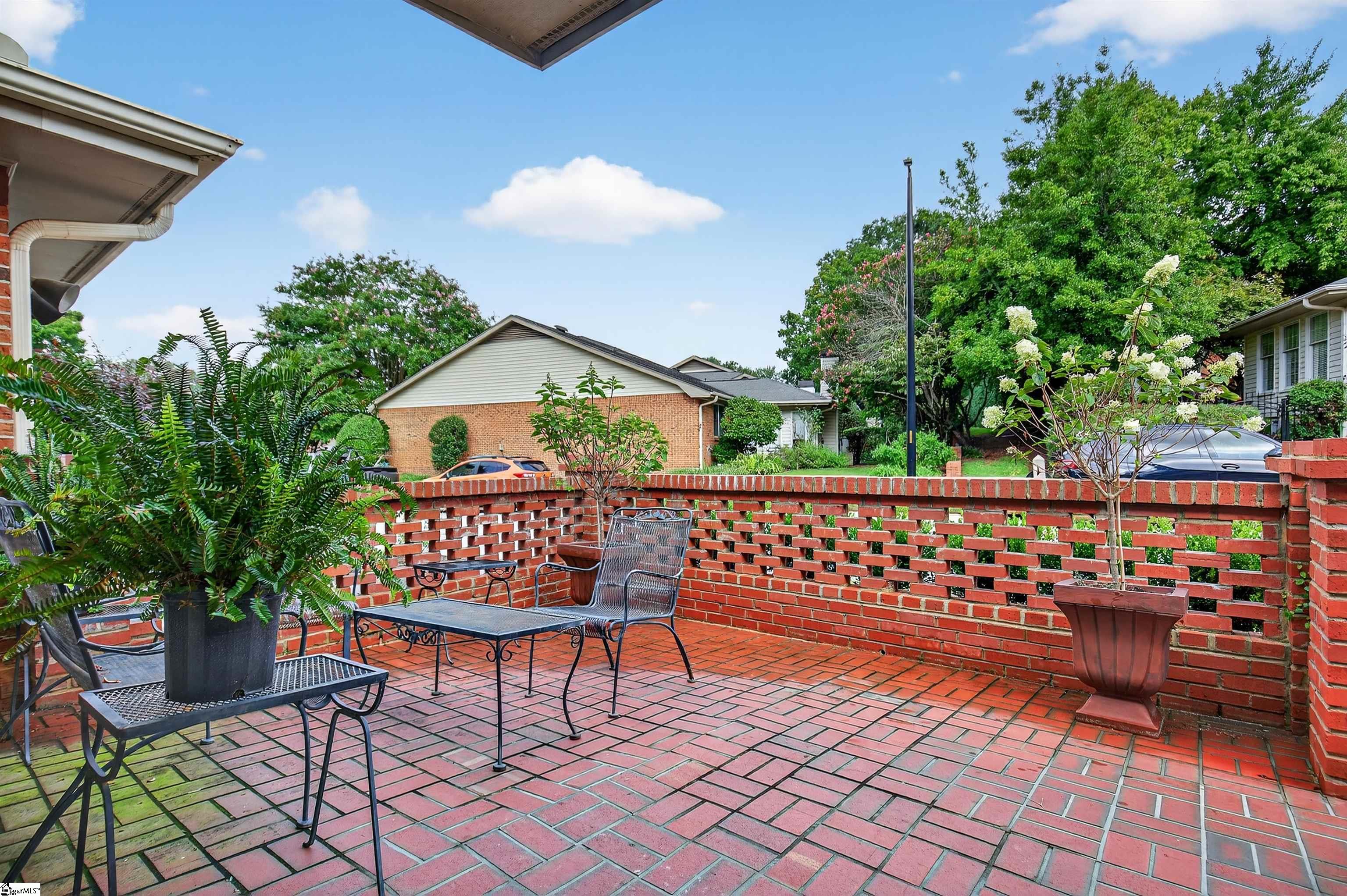 Greenville, South Carolina, 29605, United States, 3 Bedrooms Bedrooms, ,2 BathroomsBathrooms,Residential,For Sale,1918628