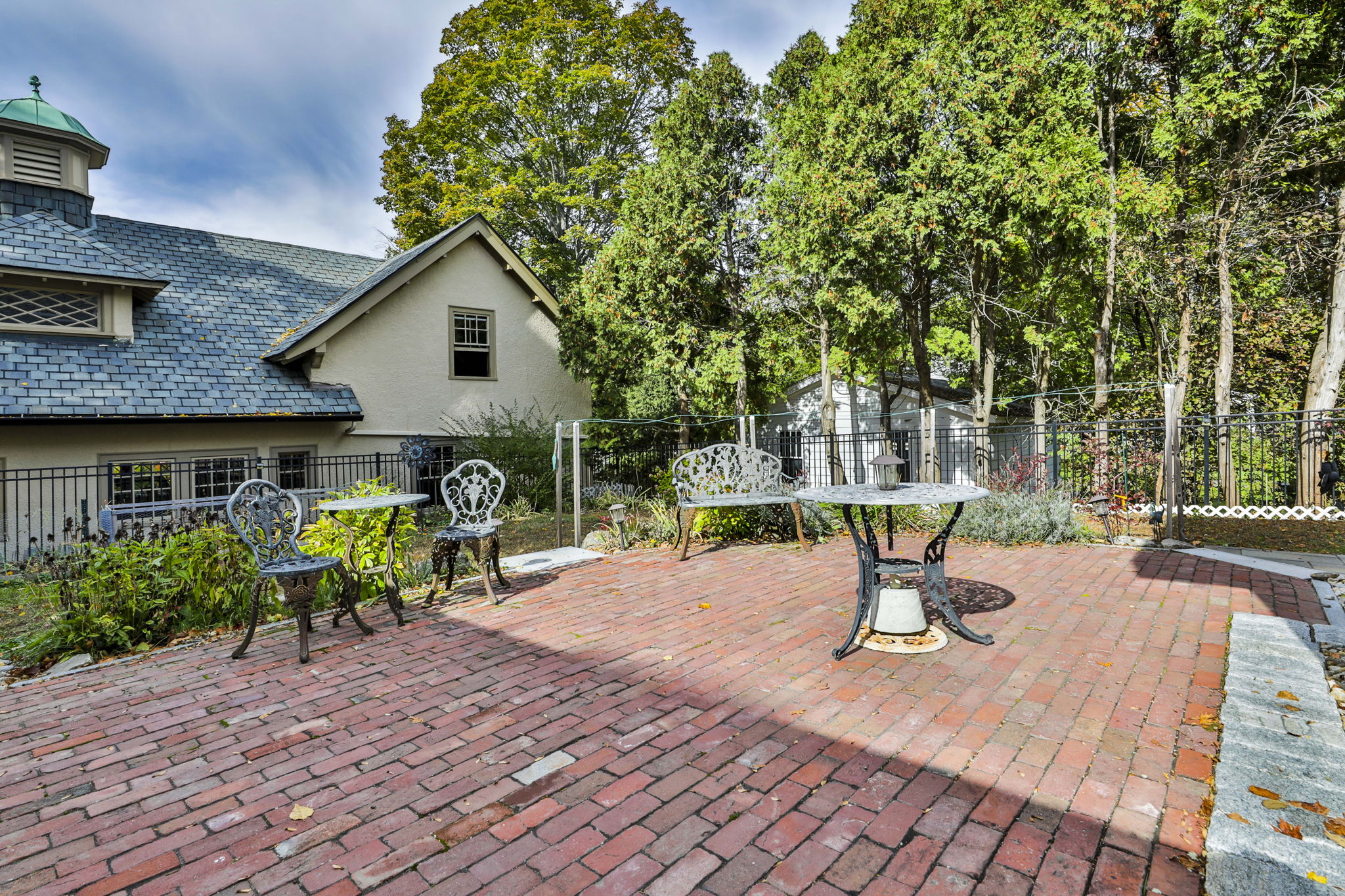 Manchester, New Hampshire, 03104, United States, 3 Bedrooms Bedrooms, ,2 BathroomsBathrooms,Residential,For Sale,1975563