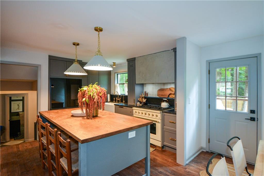 Marietta, Georgia, 30062, United States, 5 Bedrooms Bedrooms, ,3 BathroomsBathrooms,Residential,For Sale,1901486