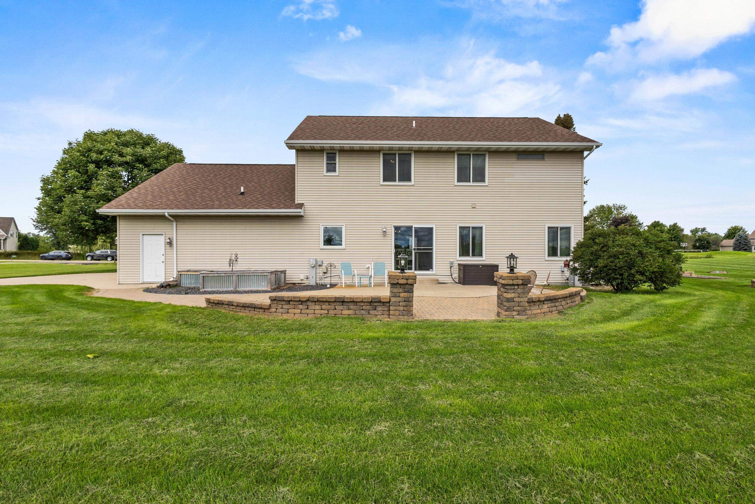 Neenah, Wisconsin, 54956, United States, 4 Bedrooms Bedrooms, ,4 BathroomsBathrooms,Residential,For Sale,1930712