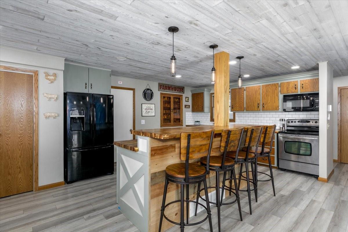 Pella, Iowa, 50219, United States, 3 Bedrooms Bedrooms, ,2 BathroomsBathrooms,Residential,For Sale,2002489