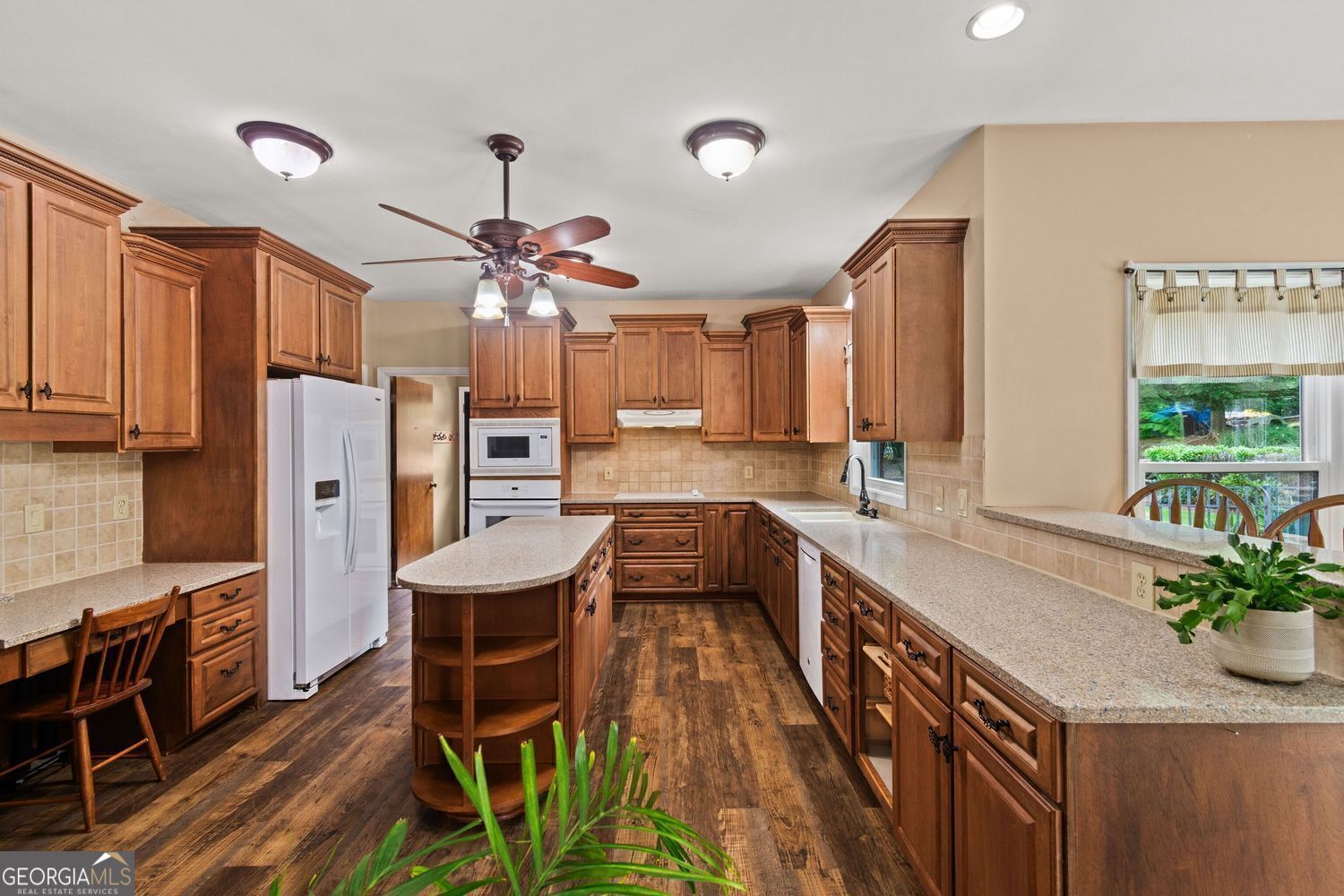 Cumming, Georgia, 30028, United States, 4 Bedrooms Bedrooms, ,5 BathroomsBathrooms,Residential,For Sale,1859105