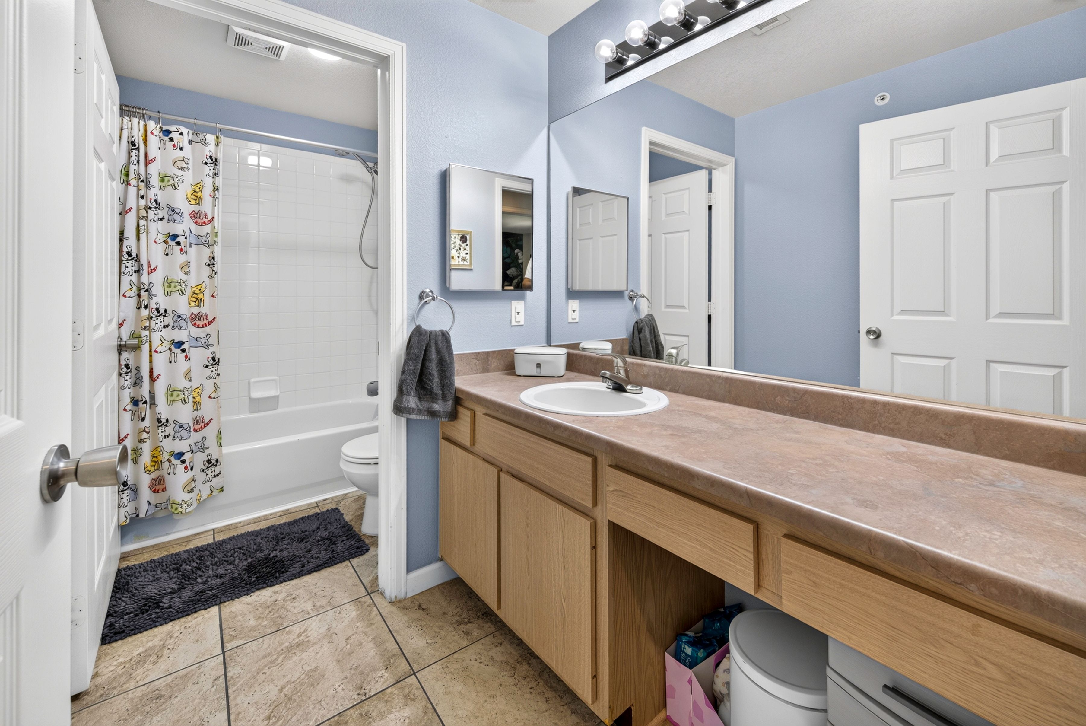  Sun-Drenched, Top-Floor End-Unit Condominium in the Heart of Central Boulder - 物件實景