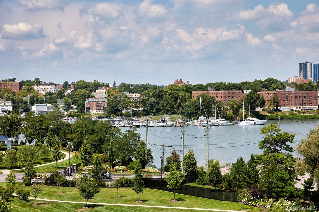 New Rochelle, New York, 10805, United States, 3 Bedrooms Bedrooms, ,4 BathroomsBathrooms,Residential,For Sale,1942227