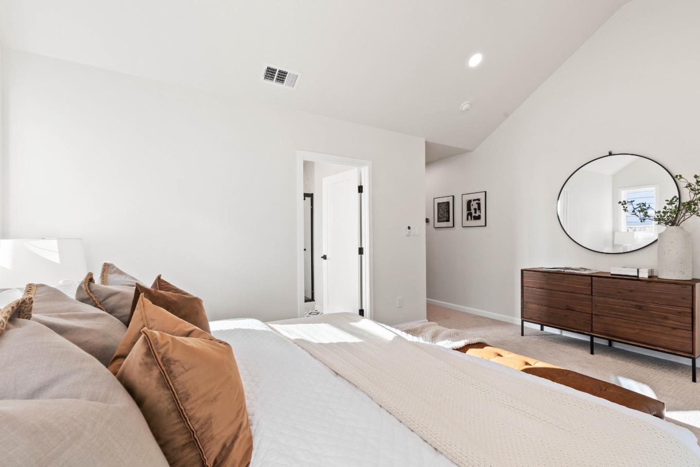 Redwood City, California, 94062, United States, 4 Bedrooms Bedrooms, ,4 BathroomsBathrooms,Residential,For Sale,1950985