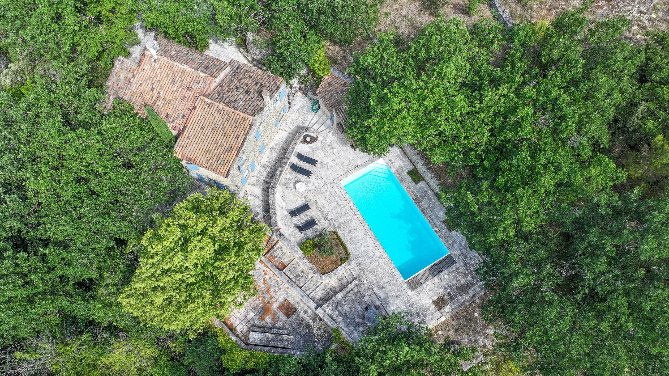  Elegant stone property in the heart of the Luberon