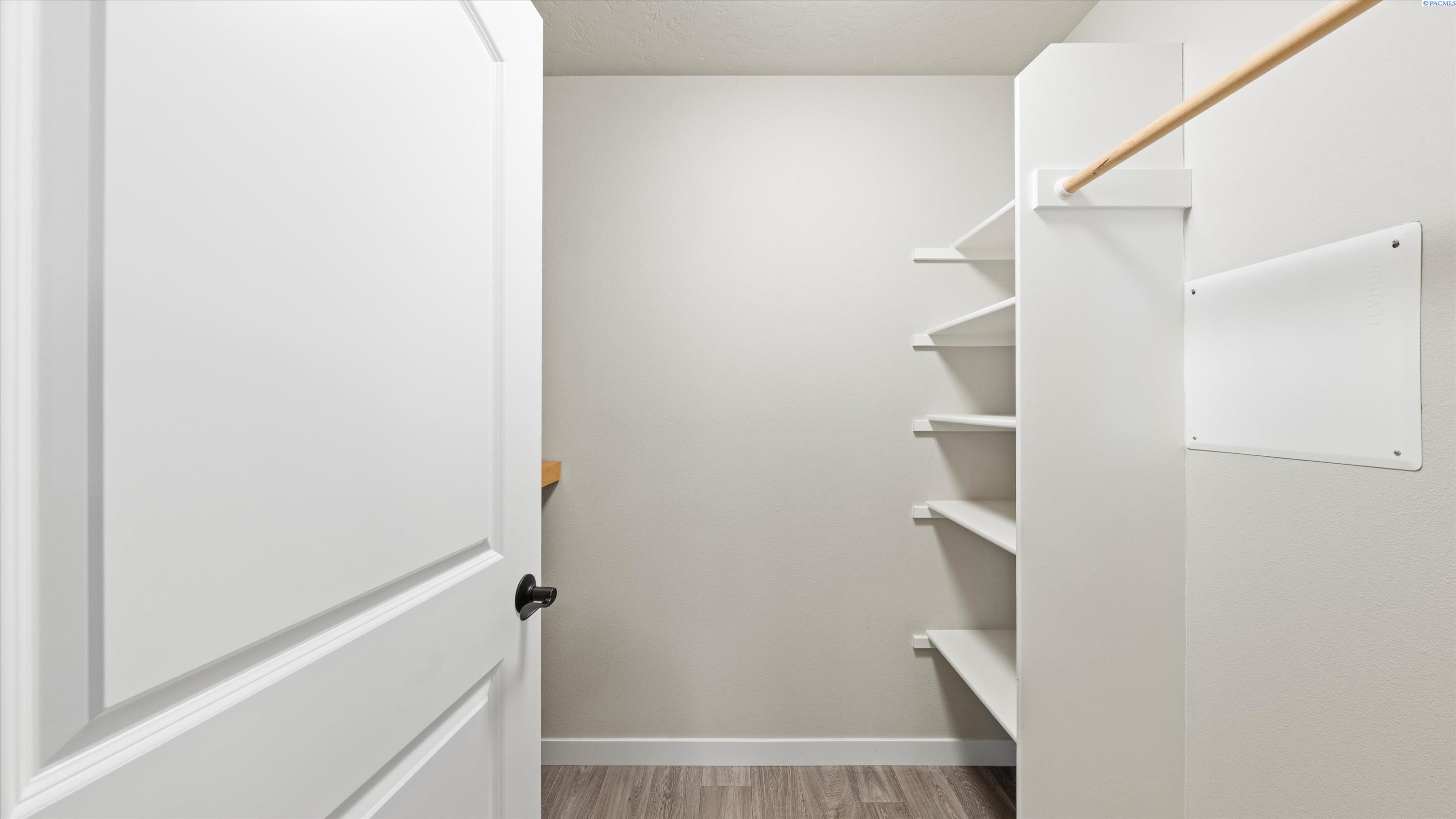 Richland, Washington, 99352, United States, 5 Bedrooms Bedrooms, ,3 BathroomsBathrooms,Residential,For Sale,1947439