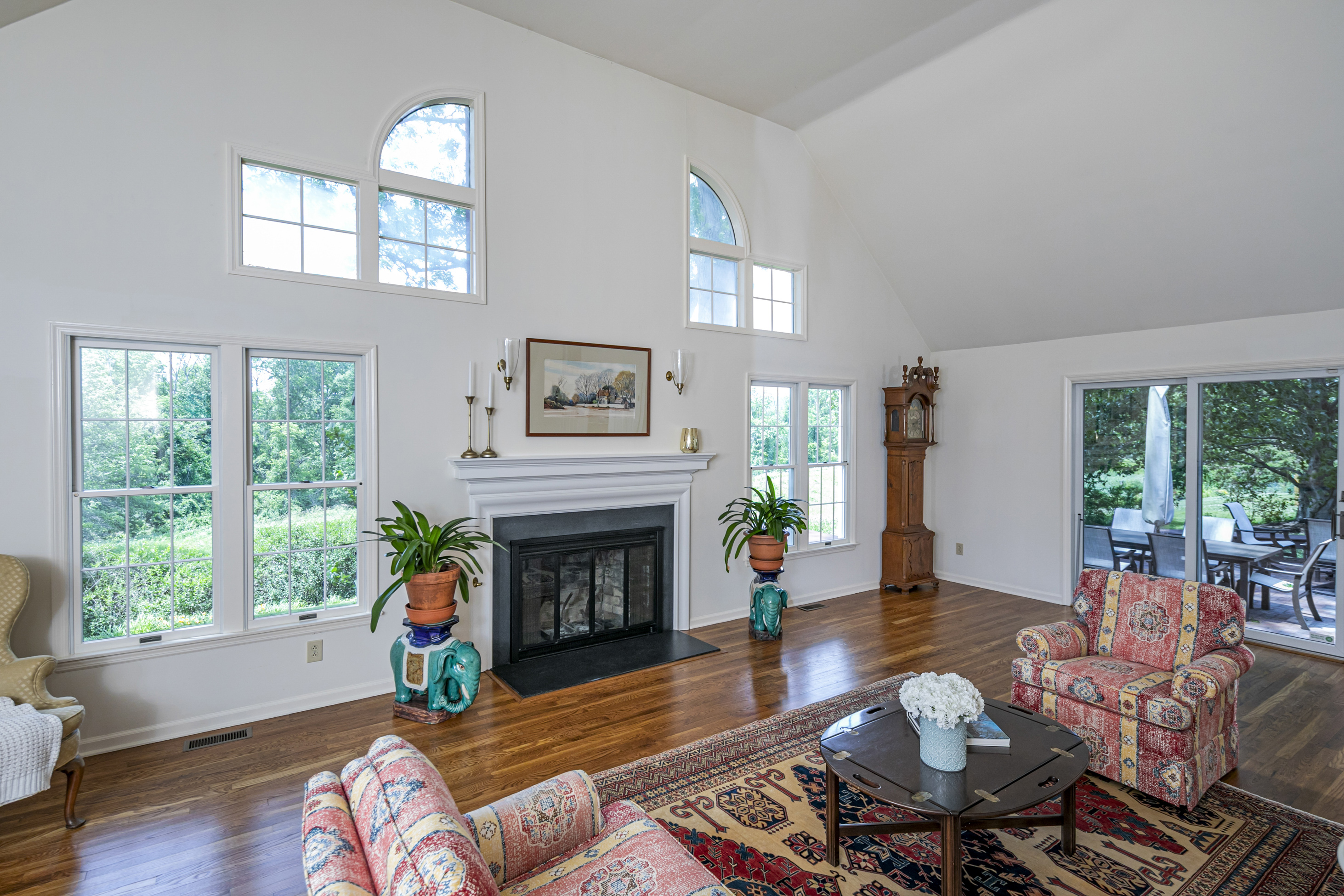  Stand-Out Home in The Glen Features Pastoral Views and Soaring Ceilings - 物件實景