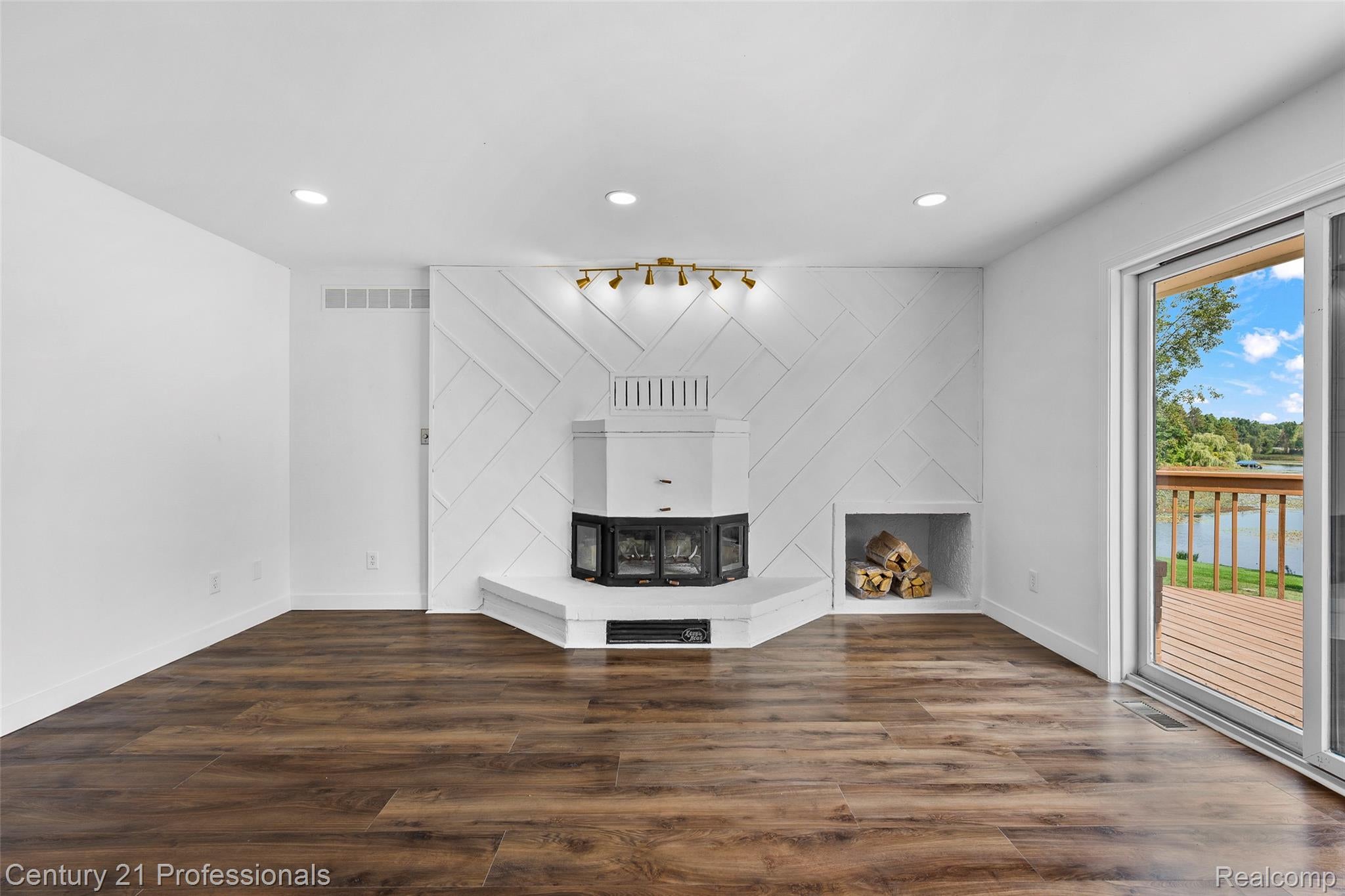 Davisburg, Michigan, 48350, United States, 5 Bedrooms Bedrooms, ,4 BathroomsBathrooms,Residential,For Sale,1982233