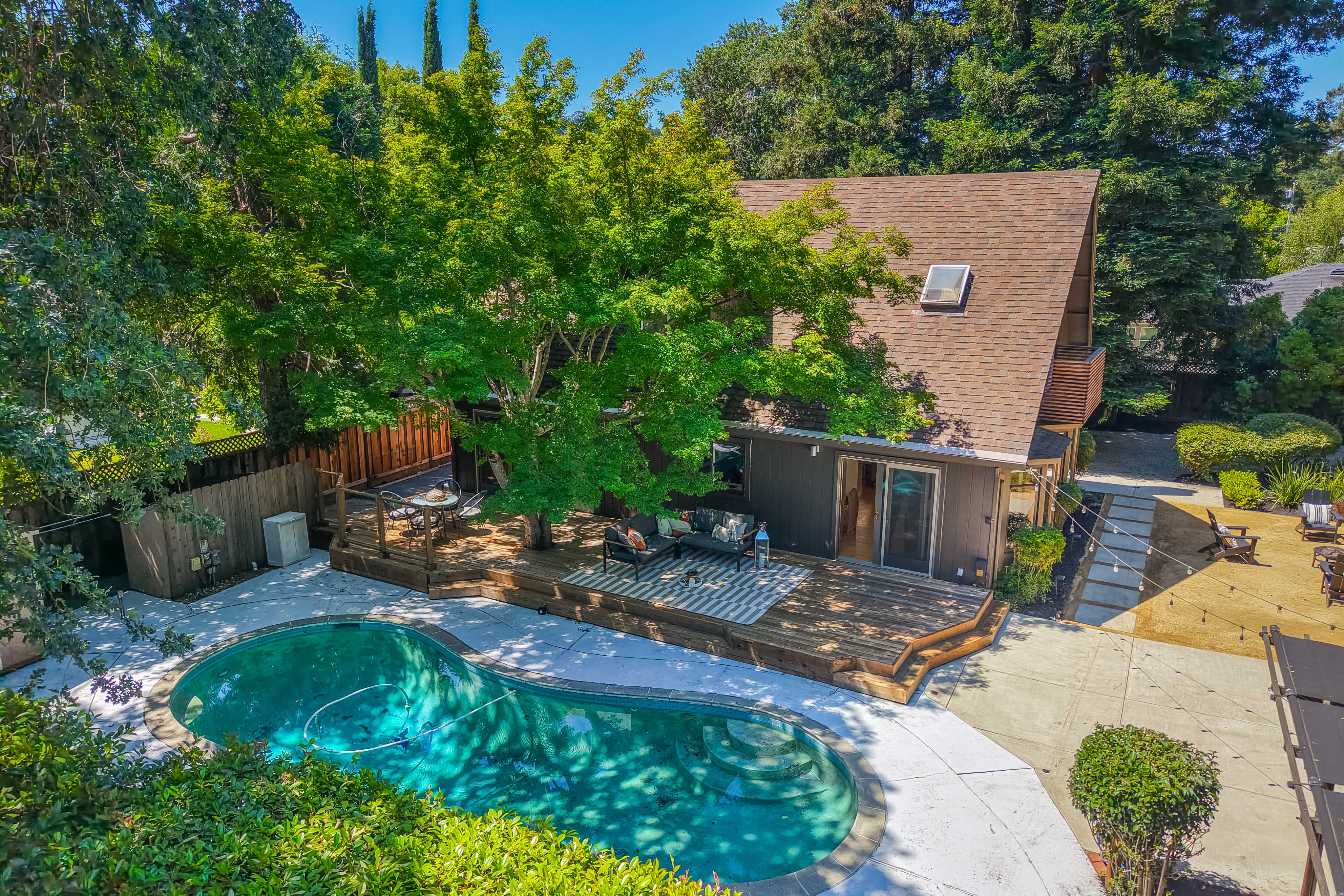  Exceptional Creekside Home in Desirable Saranap - 物件實景