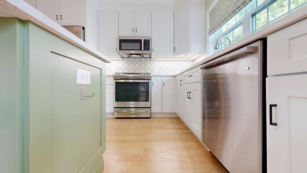 Peabody, Massachusetts, 01960, United States, 3 Bedrooms Bedrooms, ,4 BathroomsBathrooms,Residential,For Sale,2048851