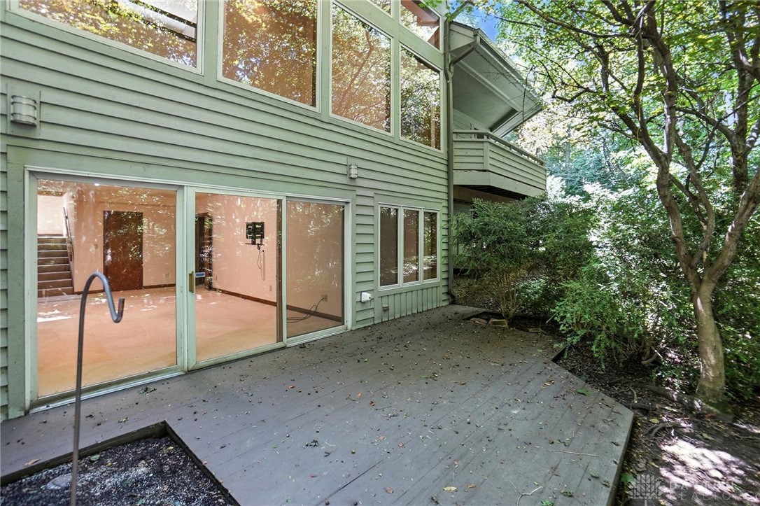 Sugarcreek Twp, Ohio, 45440, United States, 4 Bedrooms Bedrooms, ,5 BathroomsBathrooms,Residential,For Sale,1902150