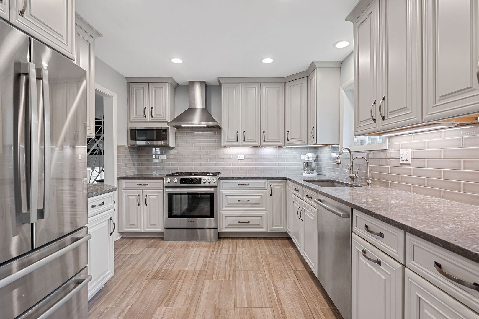Glenview, Illinois, 60025, United States, 4 Bedrooms Bedrooms, ,3 BathroomsBathrooms,Residential,For Sale,1934626