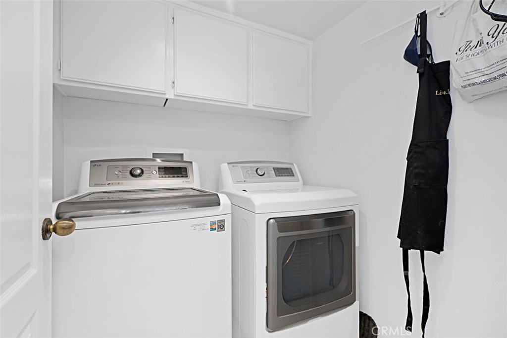 Long Beach, California, 90803, United States, 2 Bedrooms Bedrooms, ,3 BathroomsBathrooms,Residential,For Sale,1917947