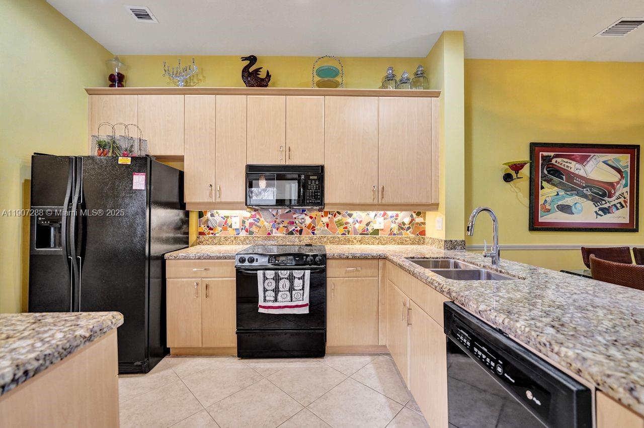 Hollywood, Florida, 33019, United States, 3 Bedrooms Bedrooms, ,3 BathroomsBathrooms,Residential,For Sale,1989592