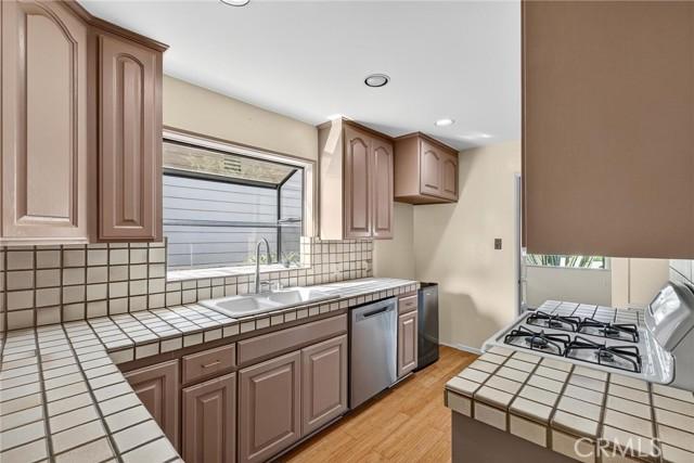 Hawthorne, California, 90250, United States, 3 Bedrooms Bedrooms, ,2 BathroomsBathrooms,Residential,For Sale,1987336