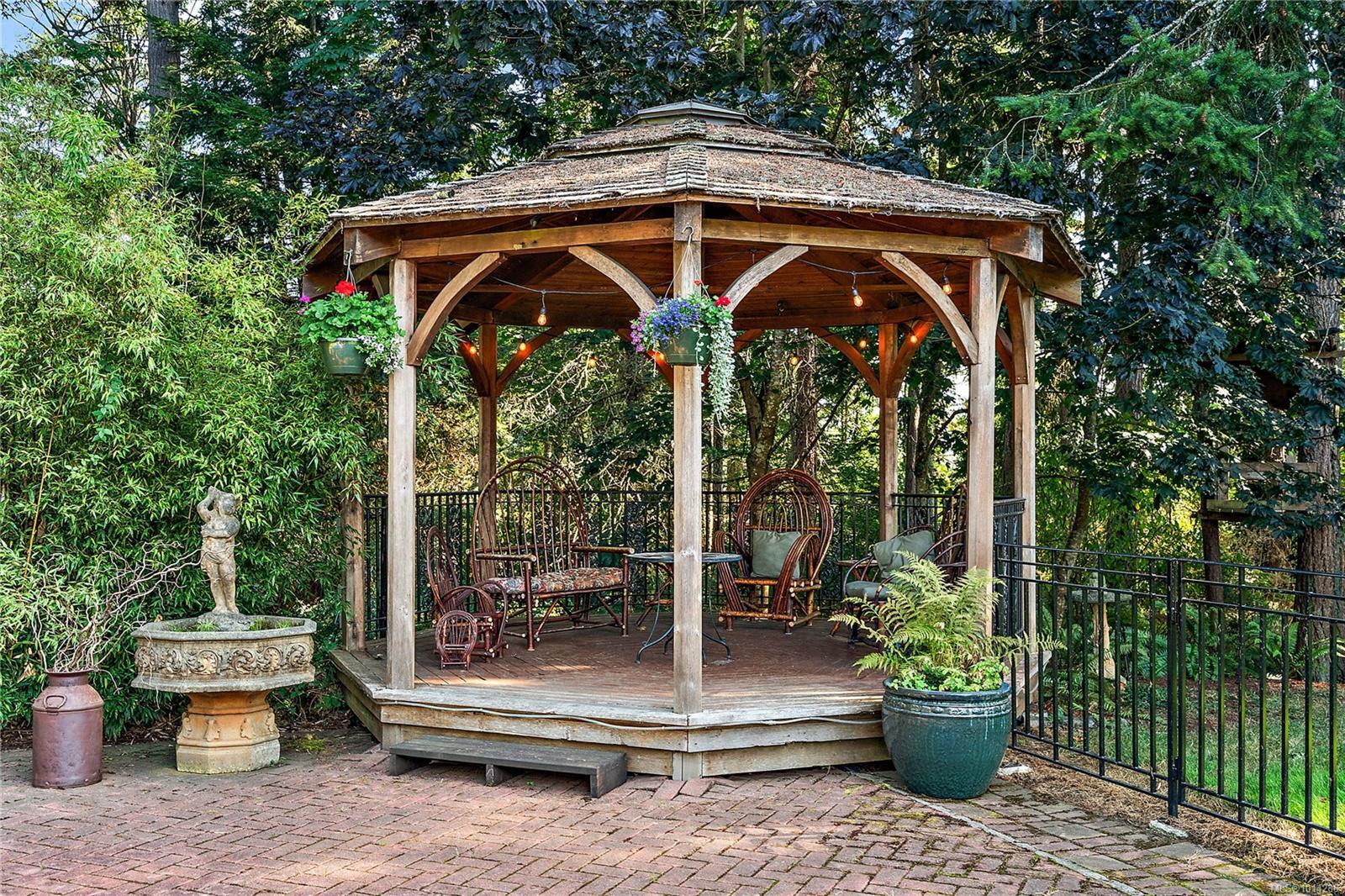 NORTH SAANICH, British Columbia, V8L 5P8, CA, 7 Bedrooms Bedrooms, ,Residential,For Sale,1948660